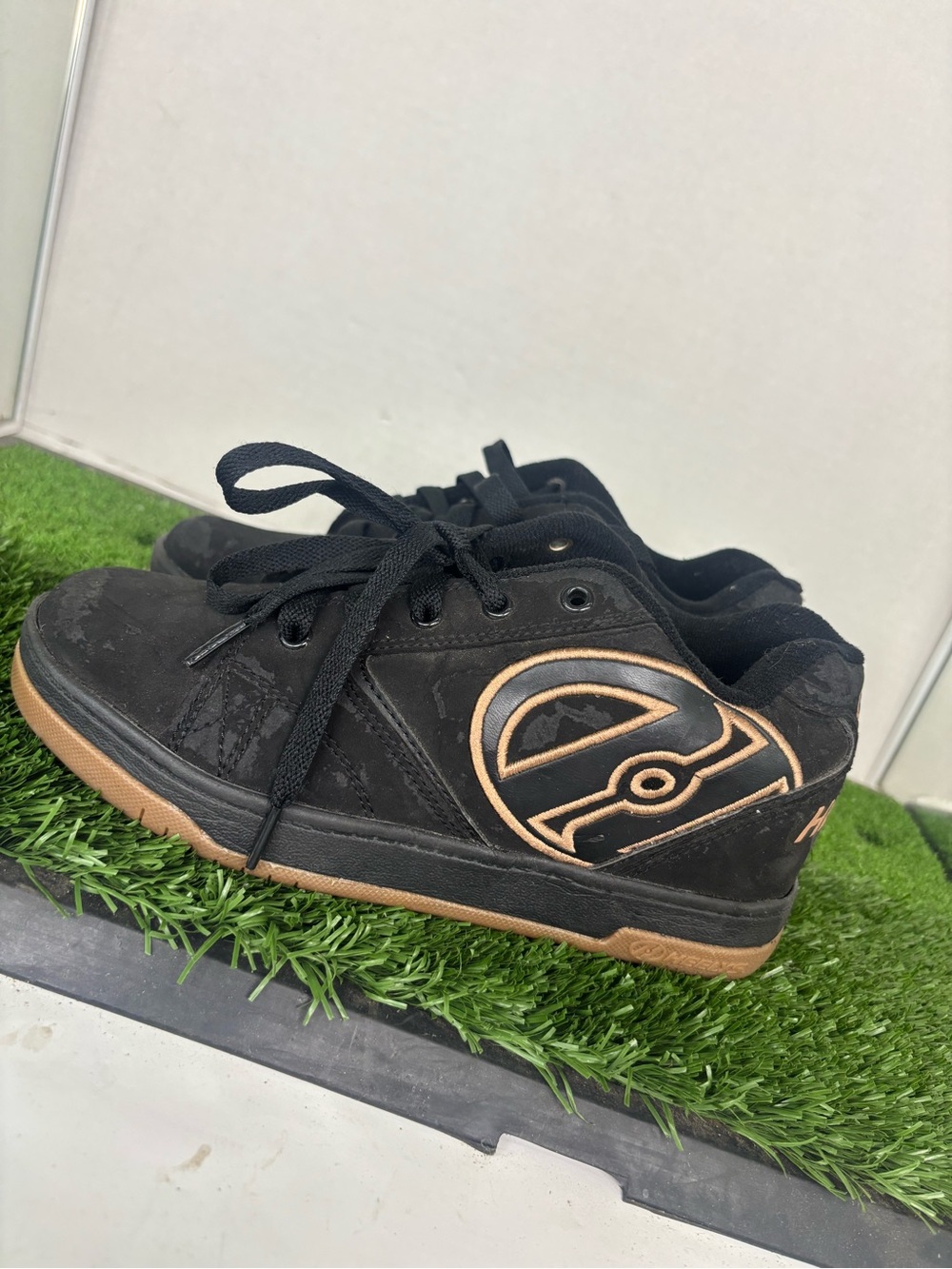 Heelys Propel 2.0 Skate Shoe Youth Size 4 Black/Gum